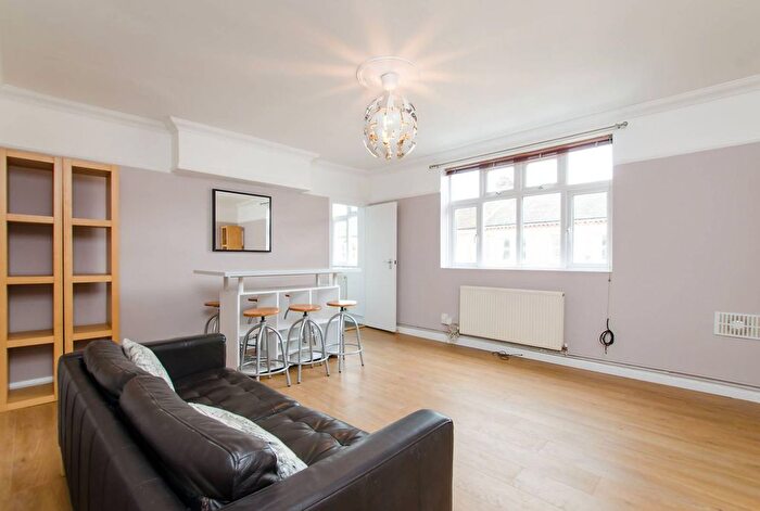 2 Bedroom Flat To Rent In Severus Road, Clapham Junction, Battersea, London, SW11