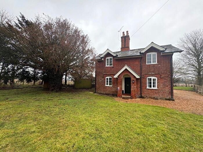 2 Bedroom Detached House To Rent In Lee Lane, Lee, Romsey, Hampshire, SO51