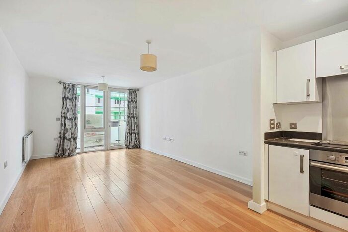 2 Bedroom Flat To Rent In Robsart Street, London, SW9