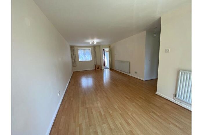 3 Bedroom Semi-Detached House To Rent In Holly Drive, Acocks Green, Birmingham, B27