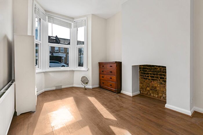2 Bedroom Maisonette To Rent In Vant Road, London, SW17