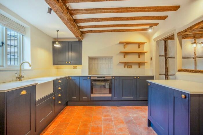 4 Bedroom House To Rent In George Street Kingsclere, RG20