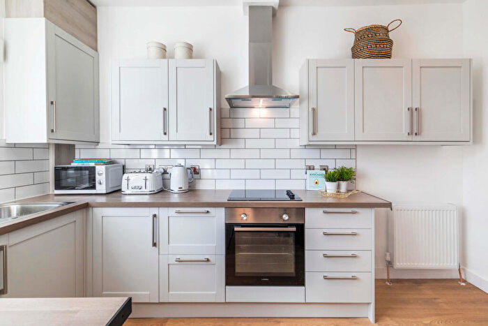 5 Bedroom House To Rent In Autumn Street, Leeds, LS6