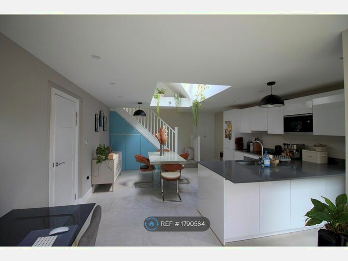 3 Bedroom Detached House To Rent In Avenue Road, Hampton, TW12