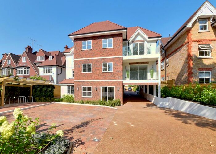 2 Bedroom Penthouse To Rent In Hendon Lane, London, N3