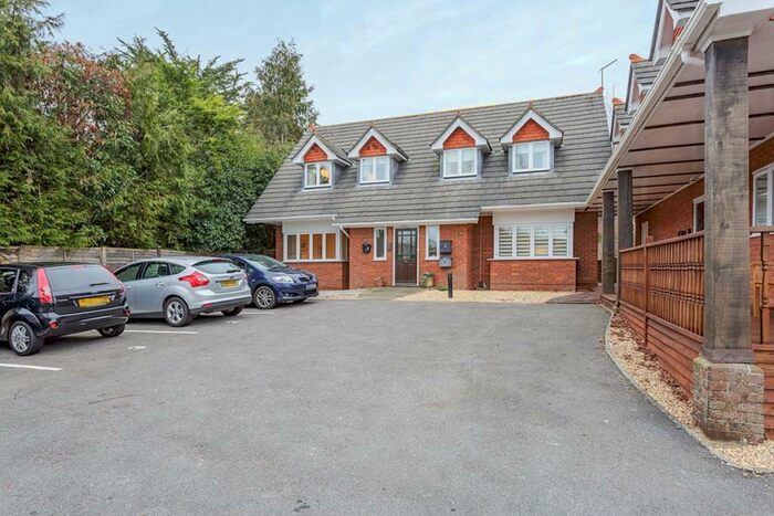 2 Bedroom Flat To Rent In Catherington Lane, Waterlooville, Hampshire, PO8