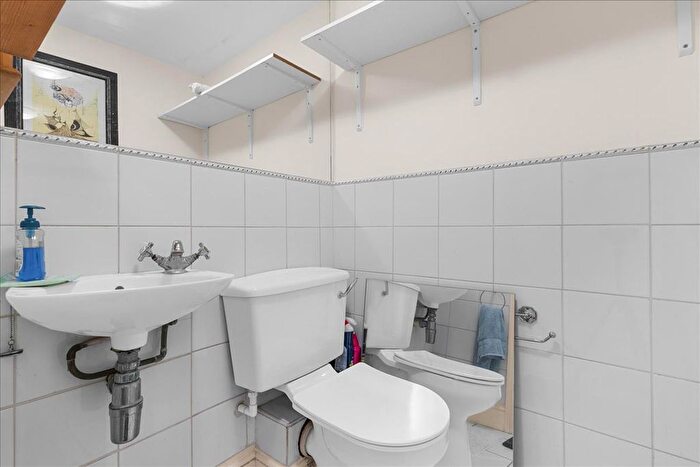 1 Bedroom Flat To Rent In Palace Gate, London, W8