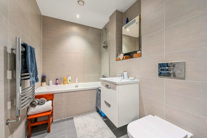 2 Bedroom Flat To Rent In Junction Road, Tufnell Park, London, N19