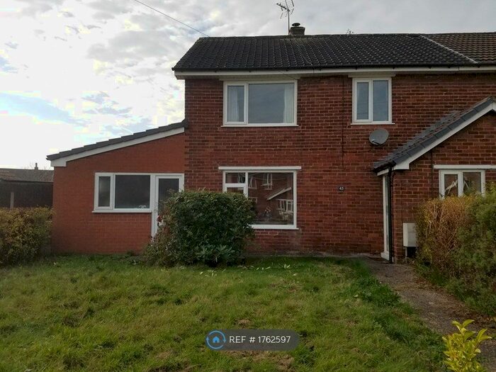 3 Bedroom Semi-Detached House To Rent In Meadow Close, Clifton, Preston, PR4