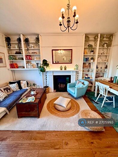 2 Bedroom Flat To Rent In Camden Road, London, NW1