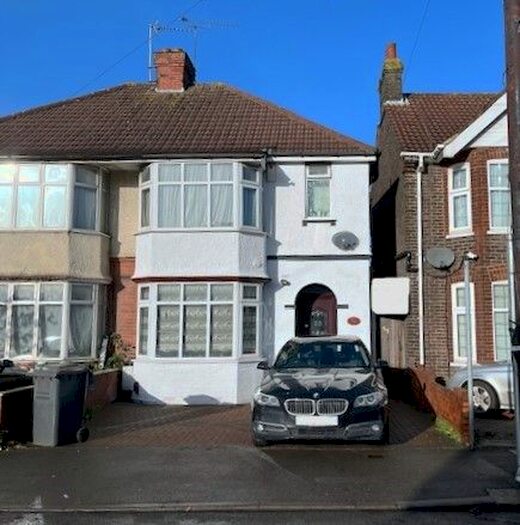 3 Bedroom Semi-Detached House To Rent In Blundell Road, Luton, LU3