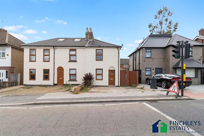 2 Bedroom Semi-Detached House To Rent In Tomswood Hill, Ilford, IG6