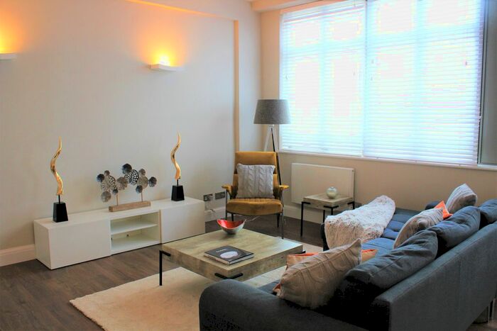2 Bedroom Flat To Rent In Lawrence House, City Road, Clerkenwell, London, EC1V