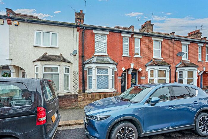 3 Bedroom Terraced House For Sale In Sandringham Road, Watford, WD24