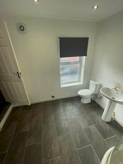 2 Bedroom Flat To Rent In Victoria Road, Netherfield, Nottingham, NG4
