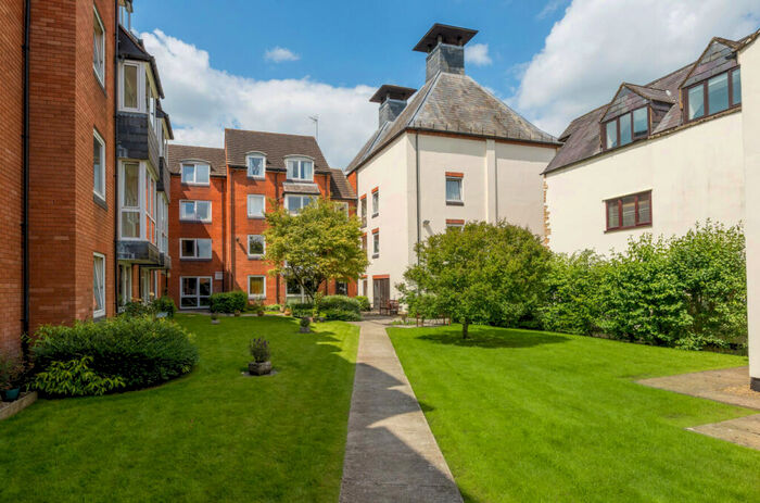 1 Bedroom Apartment For Sale In Ashcroft Gardens, Cirencester, Gloucestershire, GL7