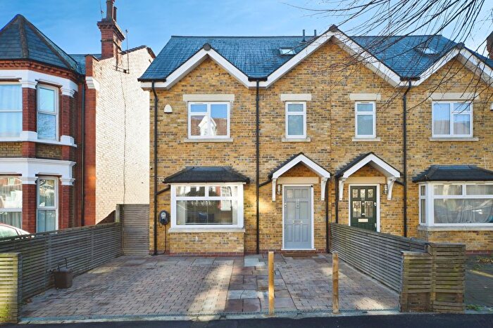 4 Bedroom Semi-Detached House For Sale In The Limes Avenue, London, N11
