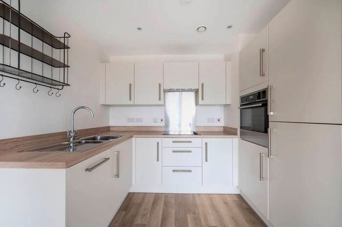 2 Bedroom Flat To Rent In Hebden Place, London, SW8
