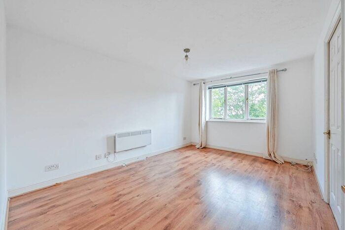 1 Bedroom Flat To Rent In Tideside Court, Woolwich, London, SE18