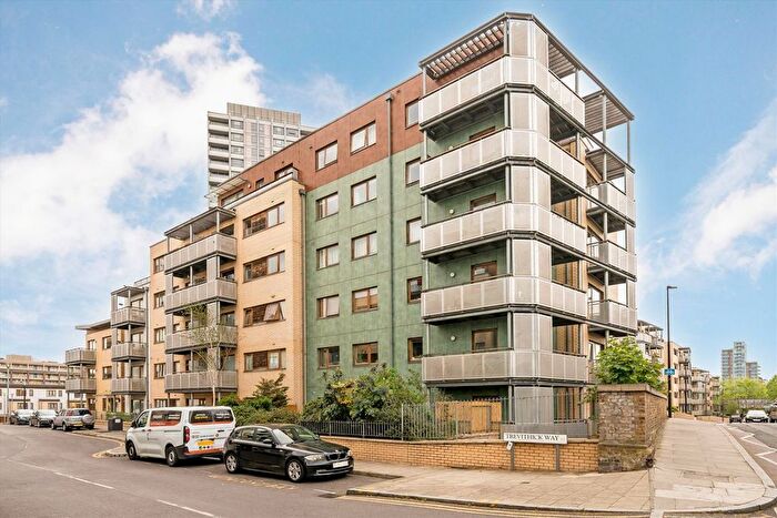 2 Bedroom Flat To Rent In Campbell Road, Bow, E3