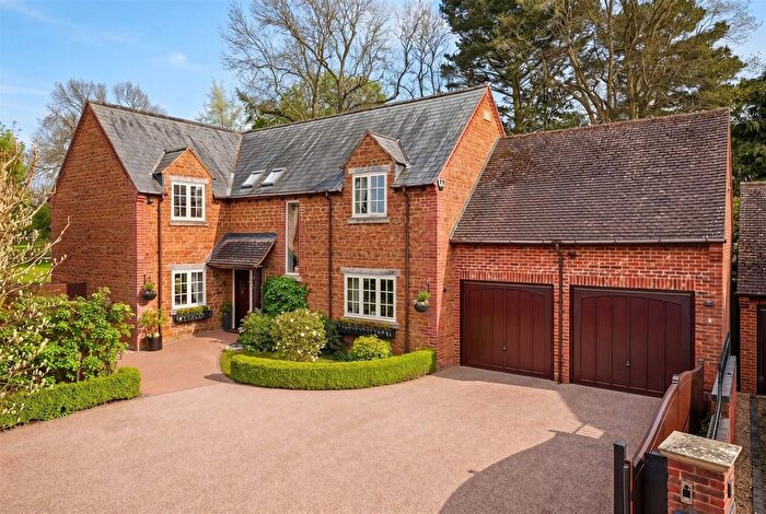 4 Bedroom Detached House For Sale In Poplars Farm Close, Hannington, Northampton, NN6