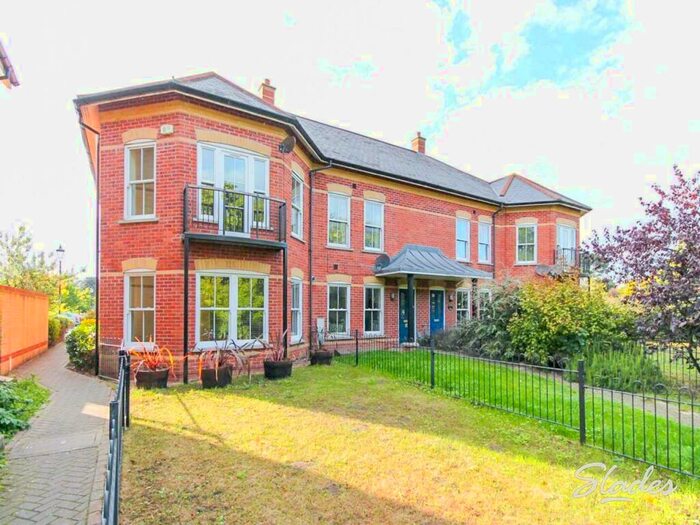 4 Bedroom Semi-Detached House To Rent In Clarence Place, Christchurch, Dorset, BH23