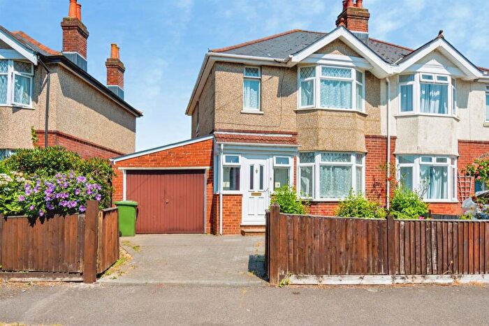 3 Bedroom Semi Detached House For Sale In Ashmead Road, Southampton, SO16