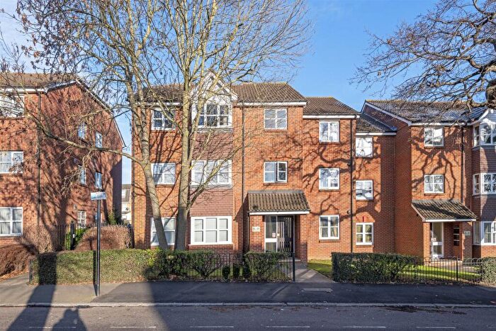 2 Bedroom Flat To Rent In Le May Avenue, London, SE12