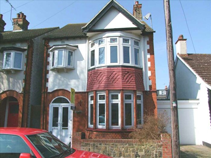3 Bedroom Detached House To Rent In Leigh On Sea, SS9