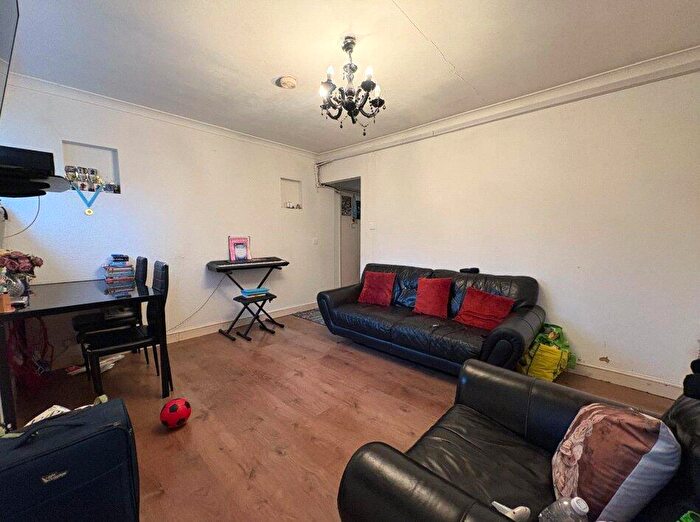 3 Bedroom Maisonette To Rent In Vale Road, Camberley, Surrey, GU15