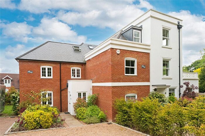 4 Bedroom Mews To Rent In Woking Road, Jacob's Well, Guildford, Surrey, GU4