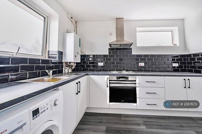 2 Bedroom Flat To Rent In Long Drive, Ruislip, HA4