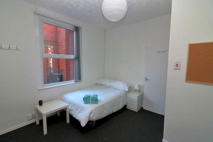 Studio To Rent In Eccles Old Road, Salford, M6