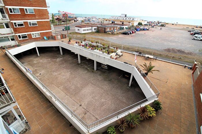 2 Bedroom Flat To Rent In Anne's Court, Sea Front, Hayling Island, PO11