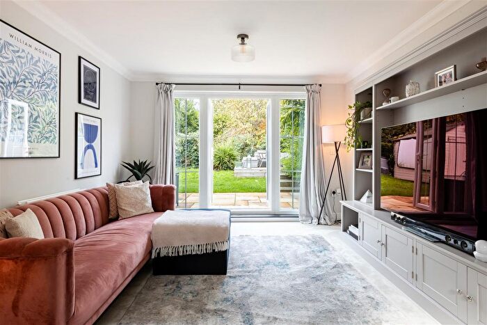 4 Bedroom Detached House For Sale In Buxton Place, Caterham, CR3