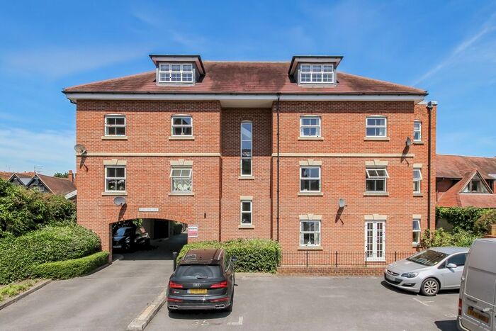 2 Bedroom Flat To Rent In Coopers Lane, Abingdon, OX14