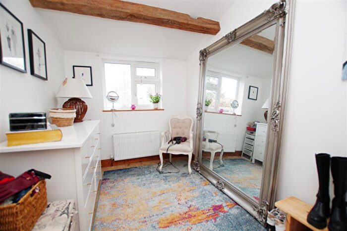 2 Bedroom Cottage To Rent In High Street, Wanborough, Swindon, SN4