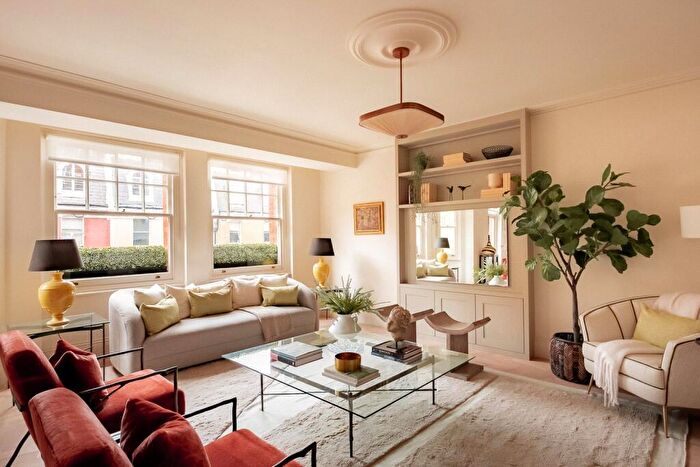 3 Bedroom Apartment For Sale In Drayton Court, - Drayton Gardens, Chelsea, SW10