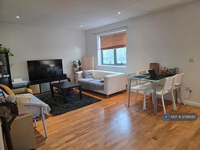 2 Bedroom Flat To Rent In Bouvier Court, London, SE22