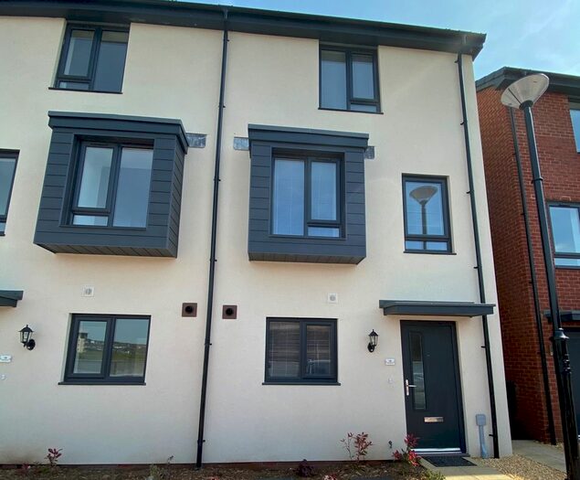 4 Bedroom Semi-Detached House To Rent In Ffordd Darwin, Barry, CF63