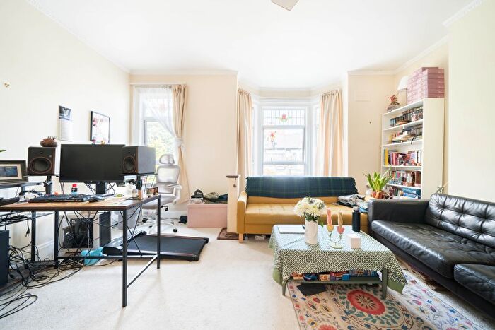 1 Bedroom Flat To Rent In Keith Grove, London, W12