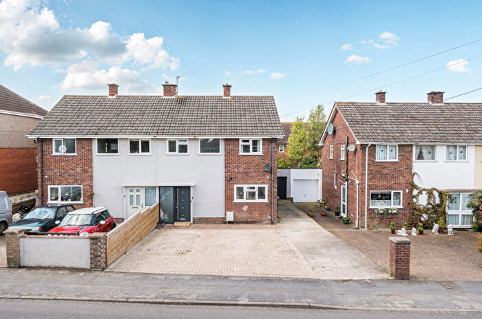 3 Bedroom Semi Detached House For Sale In Brooks Road, Street, BA16
