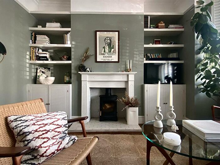 2 Bedroom Flat For Sale In Drayton Road, Harlesden, NW10