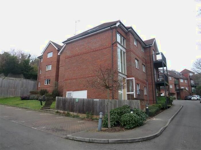 3 Bedroom Flat To Rent In St. Marks Close, High Wycombe HP13