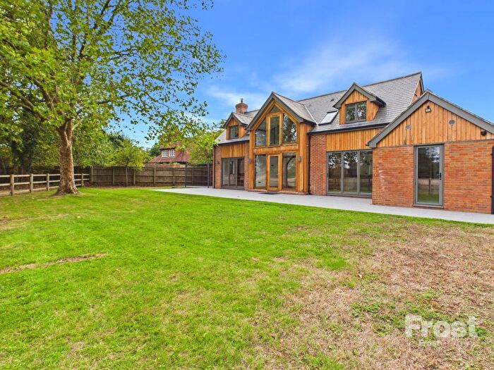 4 Bedroom Detached House To Rent In East Burnham Lane, Farnham Royal, Slough, SL2
