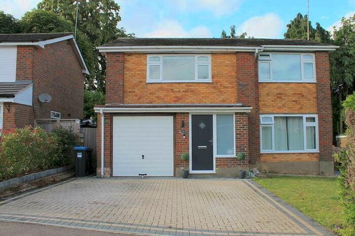 3 Bedroom House To Rent In Bedroom Detached House In Caterham On The Hill, CR3
