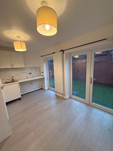 1 Bedroom Flat To Rent In Birch Way, Hayes, UB3