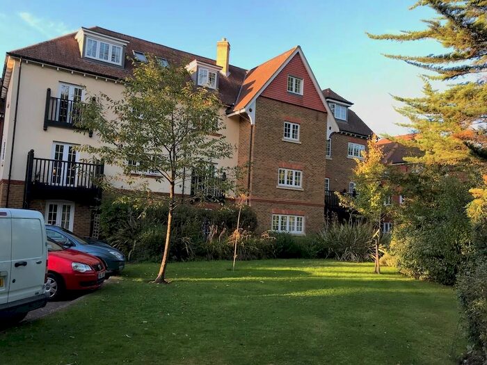 2 Bedroom Flat To Rent In Copthorne Common Road, Copthorne, Crawley, RH10