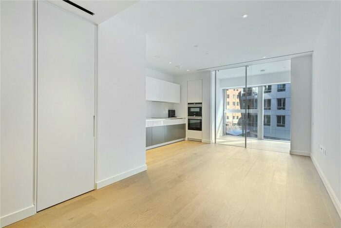 1 Bedroom Apartment To Rent In Electric Boulevard, London, SW11