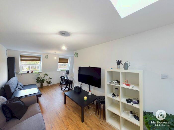 1 Bedroom Flat To Rent In Bethnal Green Road, Bethnal Green, London, E2